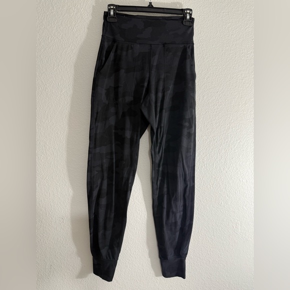 lululemon athletica Black Camo Leggings - Picture 2 of 5